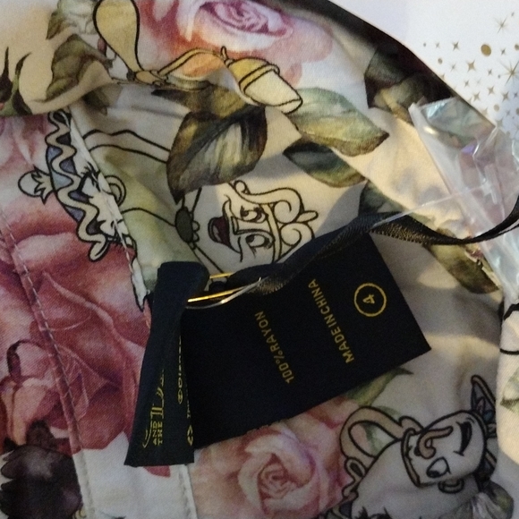 Her Universe Disney Beauty & The Beast Rose Woven Button-Up Sz 4X - Picture 6 of 6